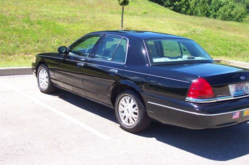 2004 Ford Crown Victoria LX Senior Citizen 1 Owner Only 23,000 Miles, image 2