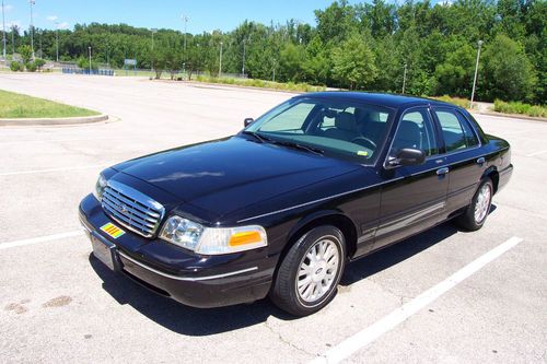 2004 Ford Crown Victoria LX Senior Citizen 1 Owner Only 23,000 Miles, image 4