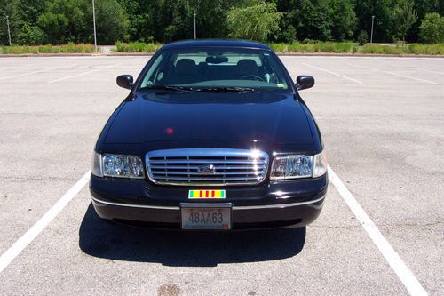 2004 Ford Crown Victoria LX Senior Citizen 1 Owner Only 23,000 Miles, image 6
