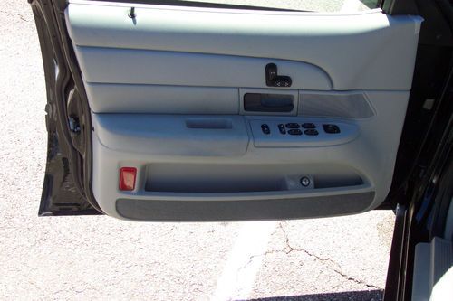 2004 Ford Crown Victoria LX Senior Citizen 1 Owner Only 23,000 Miles, image 15