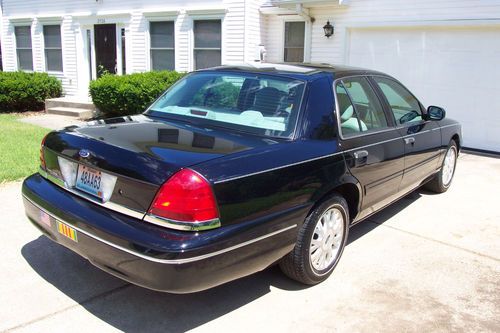 2004 Ford Crown Victoria LX Senior Citizen 1 Owner Only 23,000 Miles, image 18