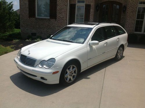 2004 mercedes c240 wagon 4 door cargo bay luggage rack white gray interior,