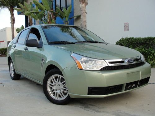 2008 ford focus se sedan 4-door 2.0l,low miles