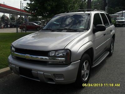 2006 trailblazer w/ sunroof in excellent condition