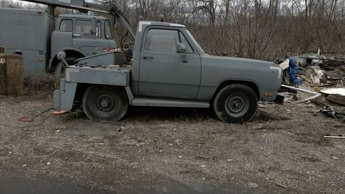 1990 dodge airplane tow truck with cummins twim tubro engine  street legal