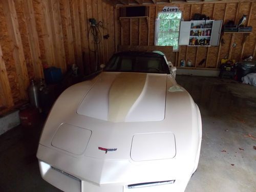 1980 chevrolet corvette base coupe 2-door 5.7l