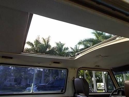 1983 Volkswagen Vanagon L Standard Passenger Van 3-Door 1.9L, image 2