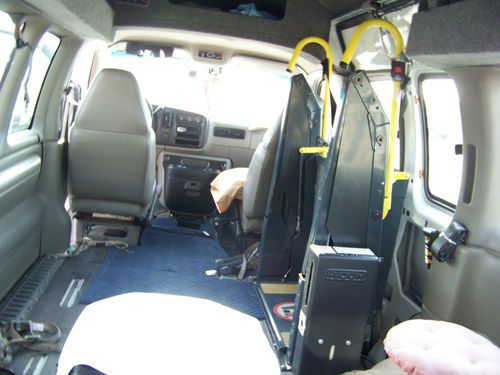 2001 Chevrolet Express 3500 w/ Wheelchair lift. Passenger or Cargo van, image 8