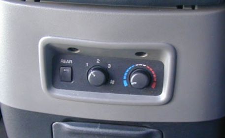 2001 MITSUBISHI MONTERO LIMITED SUV, image 17