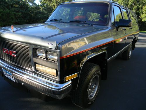 1990 gmc (chevrolet) suburban  ,low miles ,excellent condition  -no reserve-