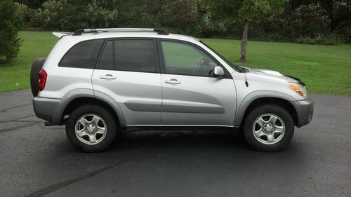 2005 toyota rav 4 sport edition.  125,000 mi. great shape, must sell. 1 owner