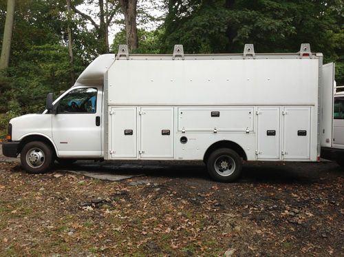 2006 chevrolet express 3500 base cutaway van 2-door 6.6l