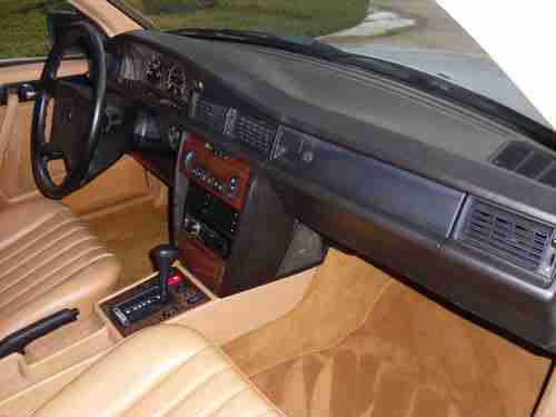 1992 Mercedes-Benz 190E 2.6 Sedan 4-Door 2.6L PRIVATE OWNER - NO RESERVE, image 8