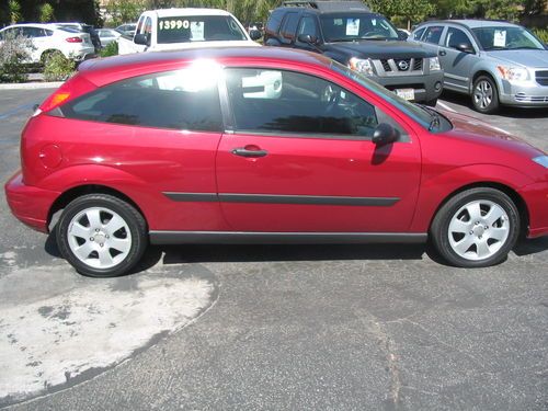 2001 Ford Focus ZX3 Coupe with manual transmission, Great Condition, NO RESERVE, image 8