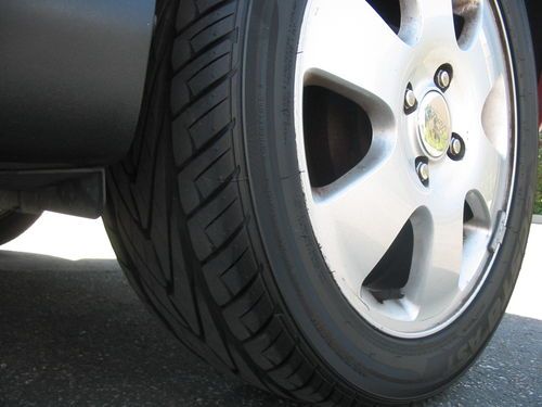 2001 Ford Focus ZX3 Coupe with manual transmission, Great Condition, NO RESERVE, image 9