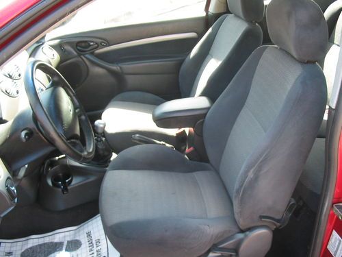 2001 Ford Focus ZX3 Coupe with manual transmission, Great Condition, NO RESERVE, image 12