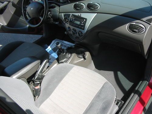 2001 Ford Focus ZX3 Coupe with manual transmission, Great Condition, NO RESERVE, image 15