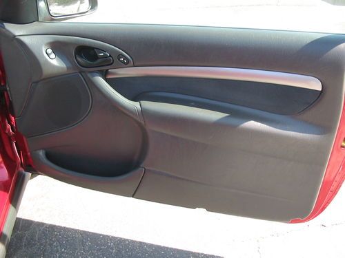 2001 Ford Focus ZX3 Coupe with manual transmission, Great Condition, NO RESERVE, image 23