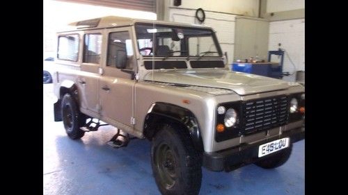 Landrover defender 110 v8 county station wagon 12 seater