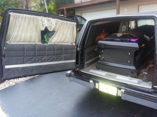 1986 hearse, no rust, new top.automatic roll  out casket, smoke machine. fun !!!