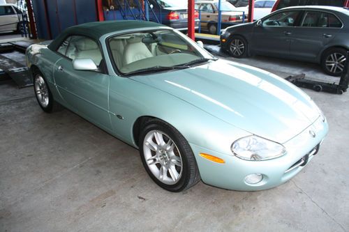 2001 jaguar xk8 base convertible 2-door 4.0l navigation and premium wheels