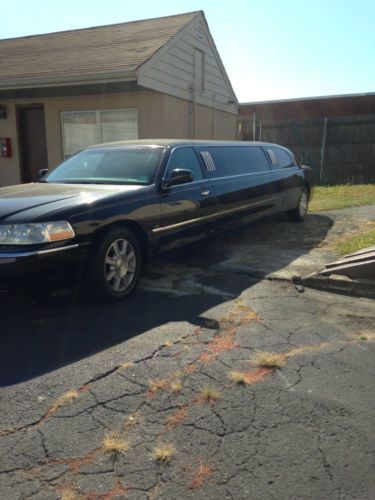 Lincoln towncar limousine 2007 8 passenger private owner touch screen controls