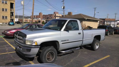 1998 dodge ram 1500 4wd no key no miles no idea if runs  195k plus miles