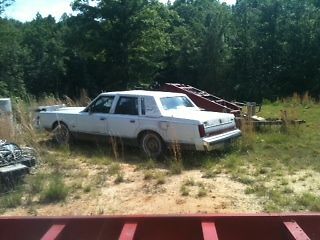 1989 lincoln town car signature sedan 4-door 5.0l