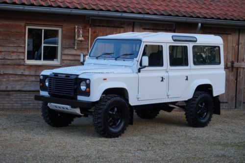 Oneten stationwagon restored in fujiwhite, 3.5 v8, rhd, matching nrs