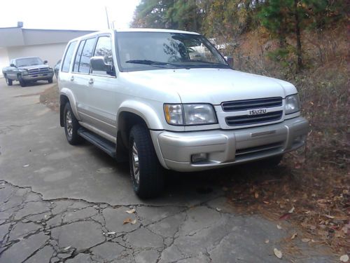 2000 isuzu trooper 4wd  (for repair or parts)