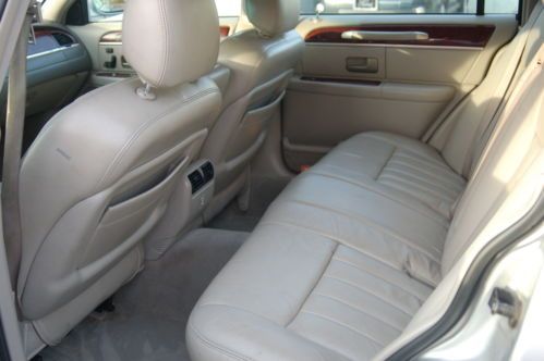 2003 Lincoln Town Car Signature Series 4-Door 4.6L EFI V8 Engine Electronic Auto, image 6