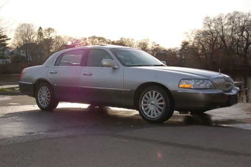 2003 Lincoln Town Car Signature Series 4-Door 4.6L EFI V8 Engine Electronic Auto, image 9