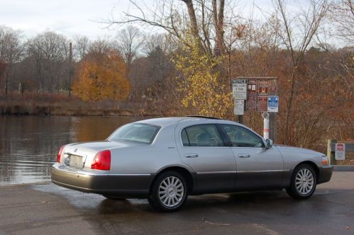 2003 Lincoln Town Car Signature Series 4-Door 4.6L EFI V8 Engine Electronic Auto, image 11