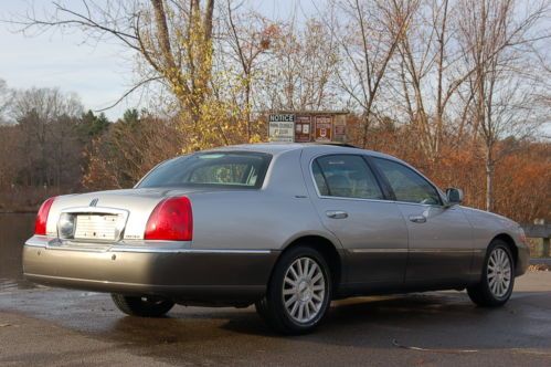 2003 Lincoln Town Car Signature Series 4-Door 4.6L EFI V8 Engine Electronic Auto, image 12