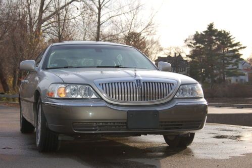 2003 Lincoln Town Car Signature Series 4-Door 4.6L EFI V8 Engine Electronic Auto, image 14