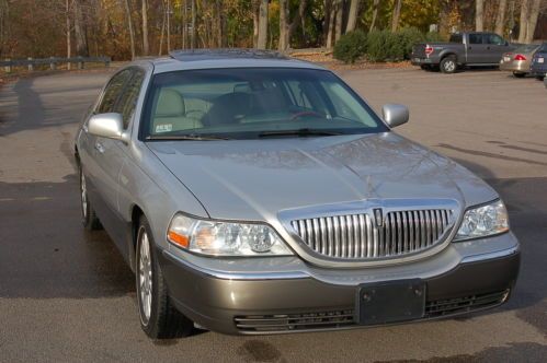 2003 Lincoln Town Car Signature Series 4-Door 4.6L EFI V8 Engine Electronic Auto, image 16
