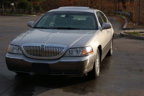 2003 Lincoln Town Car Signature Series 4-Door 4.6L EFI V8 Engine Electronic Auto, image 21