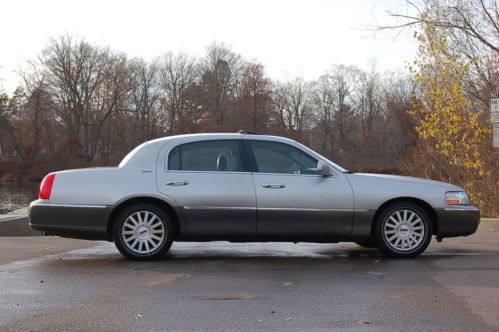 2003 Lincoln Town Car Signature Series 4-Door 4.6L EFI V8 Engine Electronic Auto, image 22