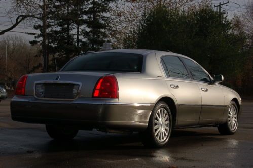 2003 Lincoln Town Car Signature Series 4-Door 4.6L EFI V8 Engine Electronic Auto, image 23