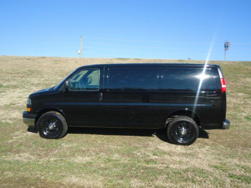 2007 gmc savana 2500  cargo van 3-door 4.8l black beauty