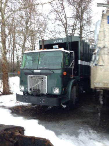 1990 volvo cabover with leach 31 yd rear load packer