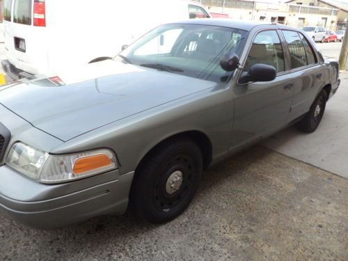 2004 ford crown victoria police interceptor sedan 4-door 4.6l