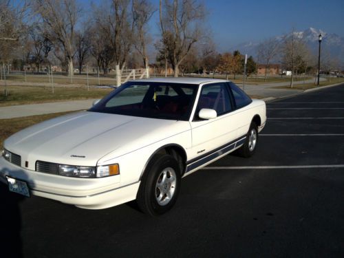 1988 olds cutlass supreme clean, white,2dr, v6, 50k miles fwd a/c