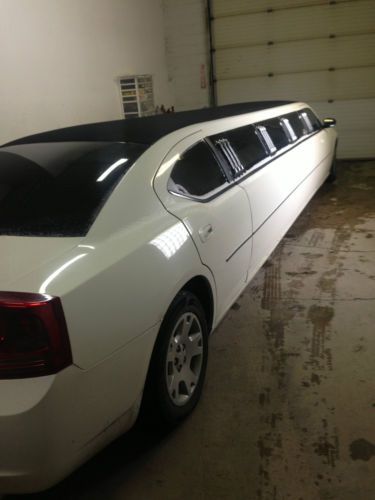 2006  v6 dodge charger stretch limousine