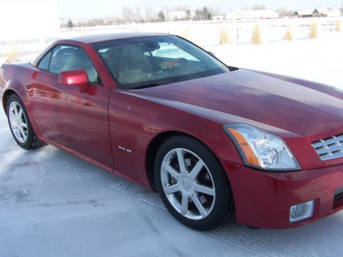 Cadillac xlr/hardtop convertable/low miles like new