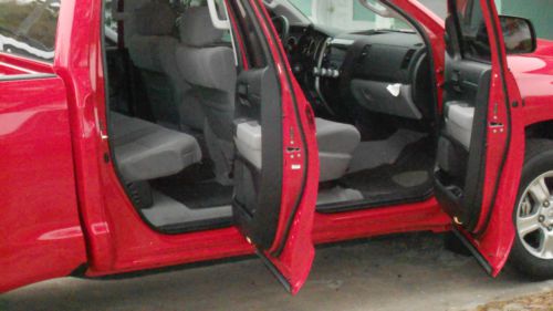 2010 toyota tundra limited extended crew cab pickup 4-door 5.7l