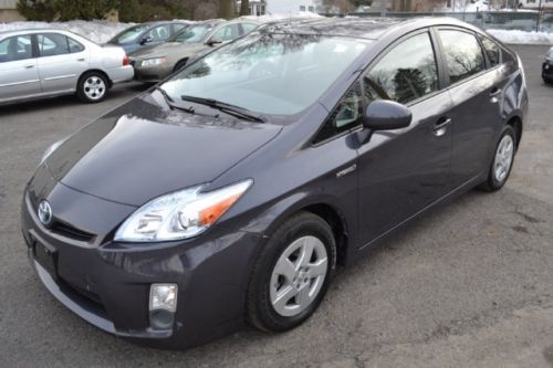 2011 toyota prius base hatchback 4-door 1.8l excellent cond. 50mpg 1 owner