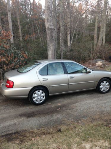 2001 Nissan Altima GXE Sedan 4-Door 2.4L, image 2