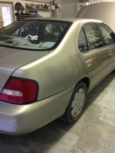 2001 Nissan Altima GXE Sedan 4-Door 2.4L, image 12