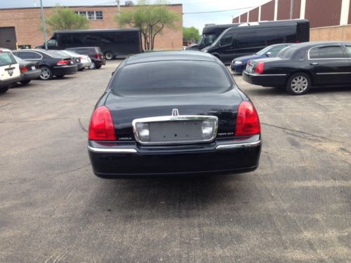 2011 Lincoln Town Car Executive L Limousine 4-Door 4.6L, image 2